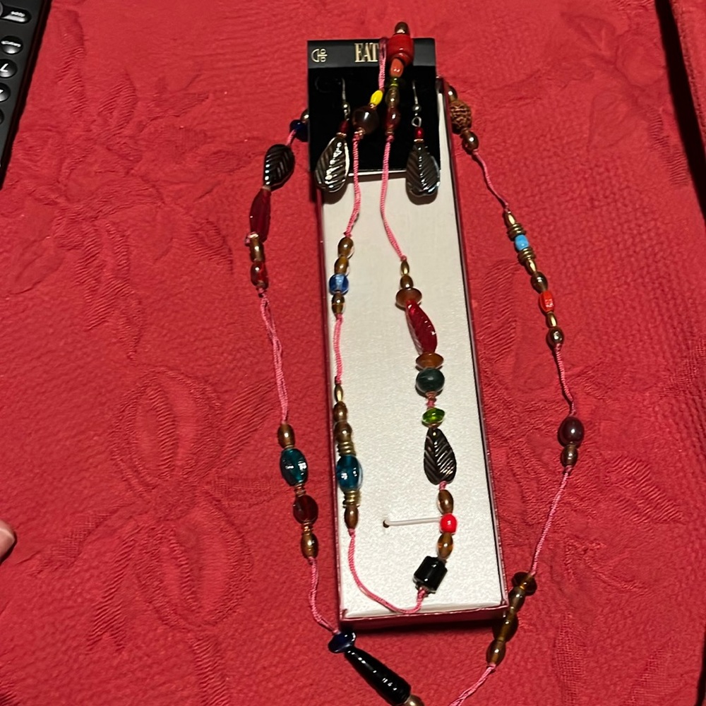 NWOT Eatons necklace & earrings